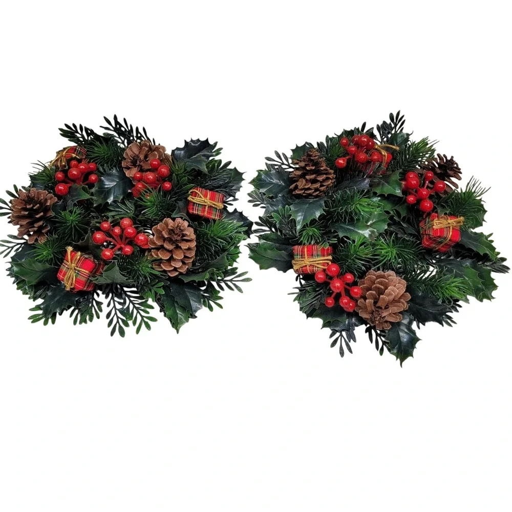 2 Christmas Greenery Wreath Rings Green Red Pinecone Berries Plaid Presents‎ Vtg